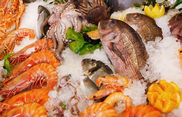 Người bị bệnh gout cần hạn chế ăn hải sản